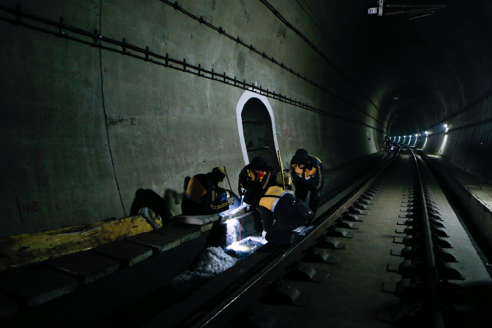 昌平铁路运营隧道病害现状